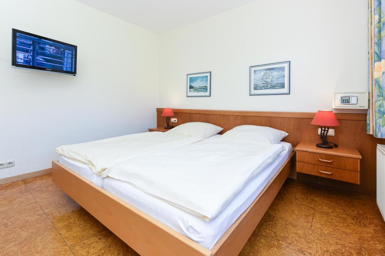 Hotel-Pension Stoertebeker بينسيرسيال المظهر الخارجي الصورة