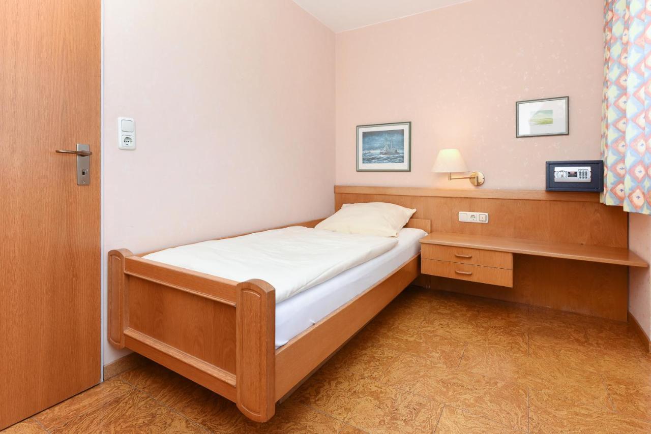 Hotel-Pension Stoertebeker بينسيرسيال المظهر الخارجي الصورة