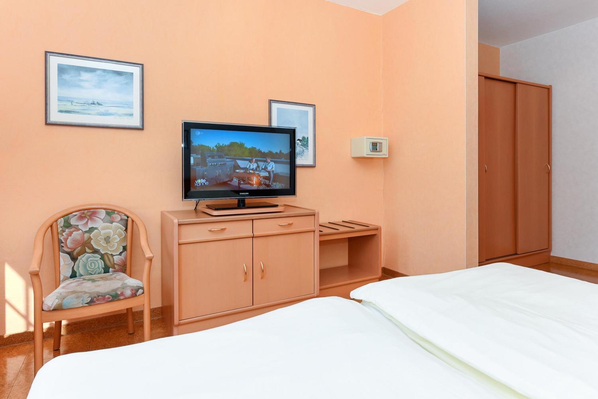 Hotel-Pension Stoertebeker بينسيرسيال المظهر الخارجي الصورة
