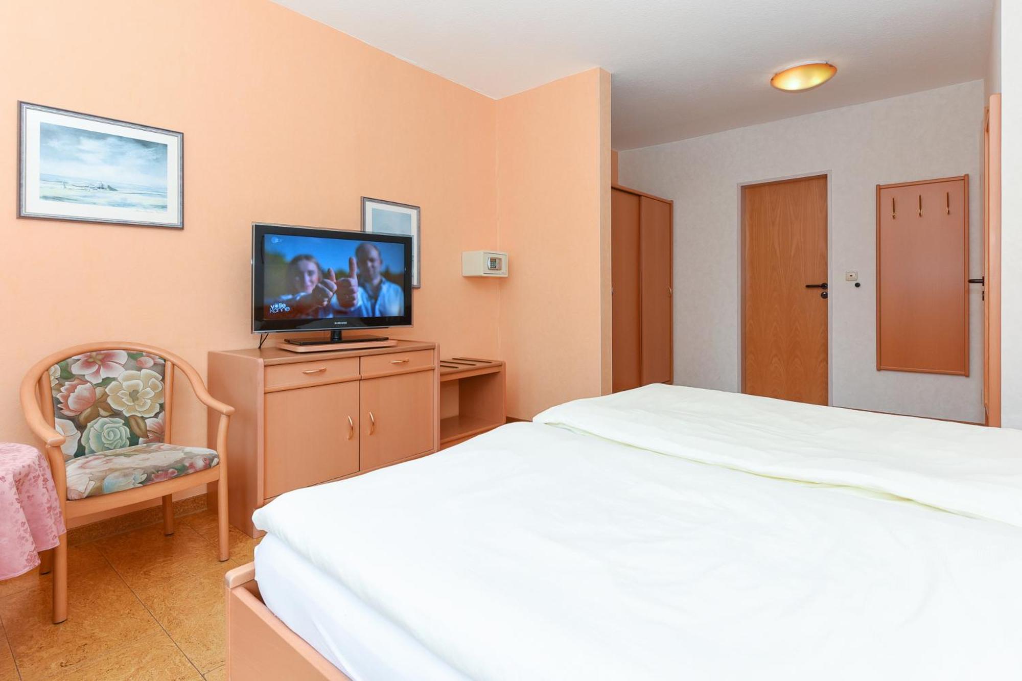 Hotel-Pension Stoertebeker بينسيرسيال المظهر الخارجي الصورة